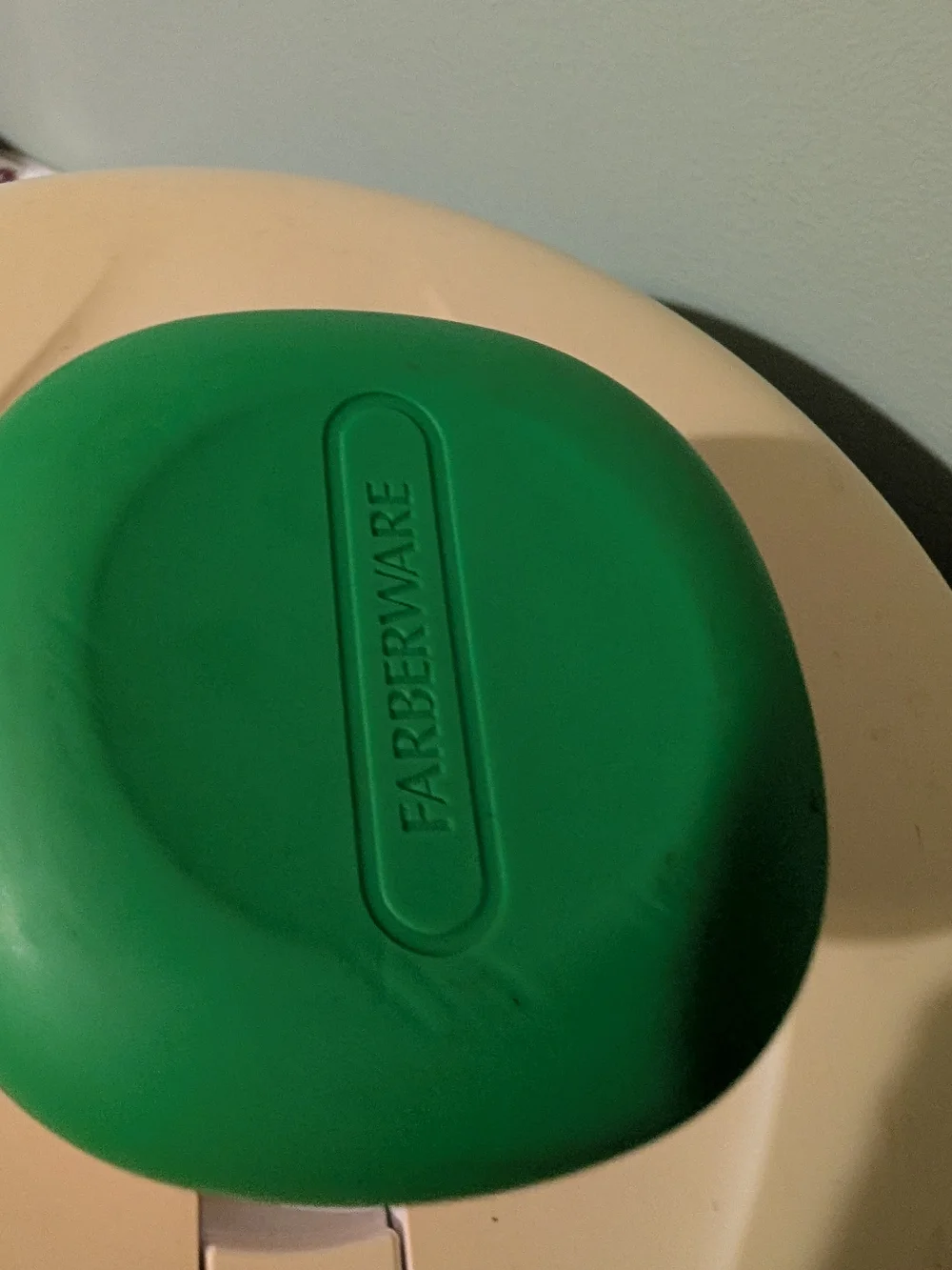 Green Farberware Manual Salad Spinner Bowl with Cream Lid